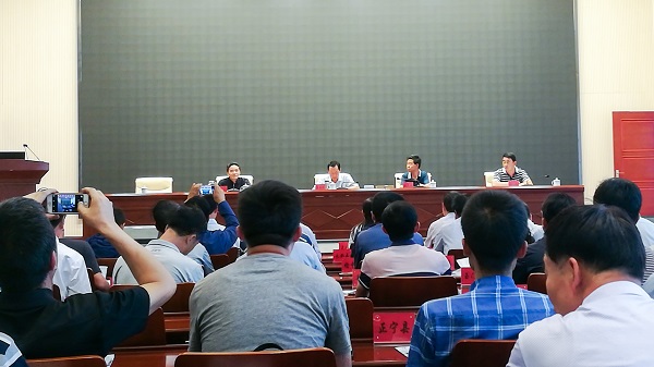 會(huì)議現(xiàn)場(chǎng)，崔增團(tuán)做重要講話